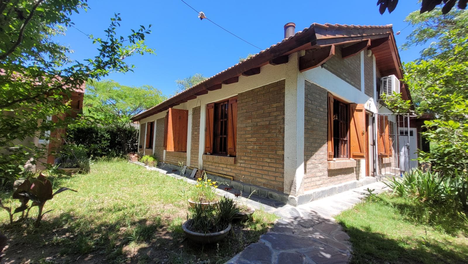 Casa en venta en Villa General Belgrano – 2 dormitorios, jardín y excelente ubicación