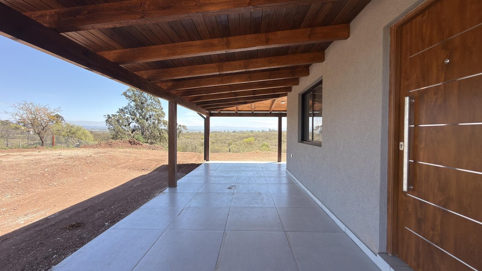 Casa a estrenar, con vista a las sierras