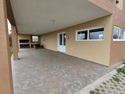 Casa en Venta - Con Vista al "Lago Los Molinos"