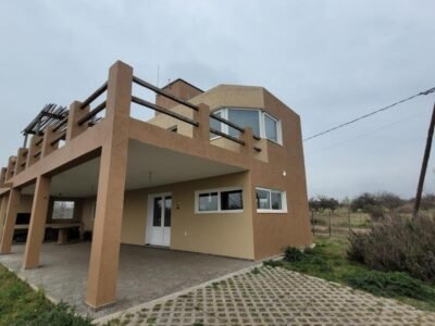 Casa en Venta - Con Vista al "Lago Los Molinos"